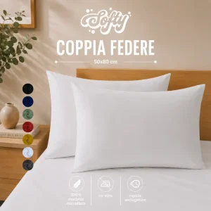 cuscini con federe monocolore in morbida microfibra sul letto